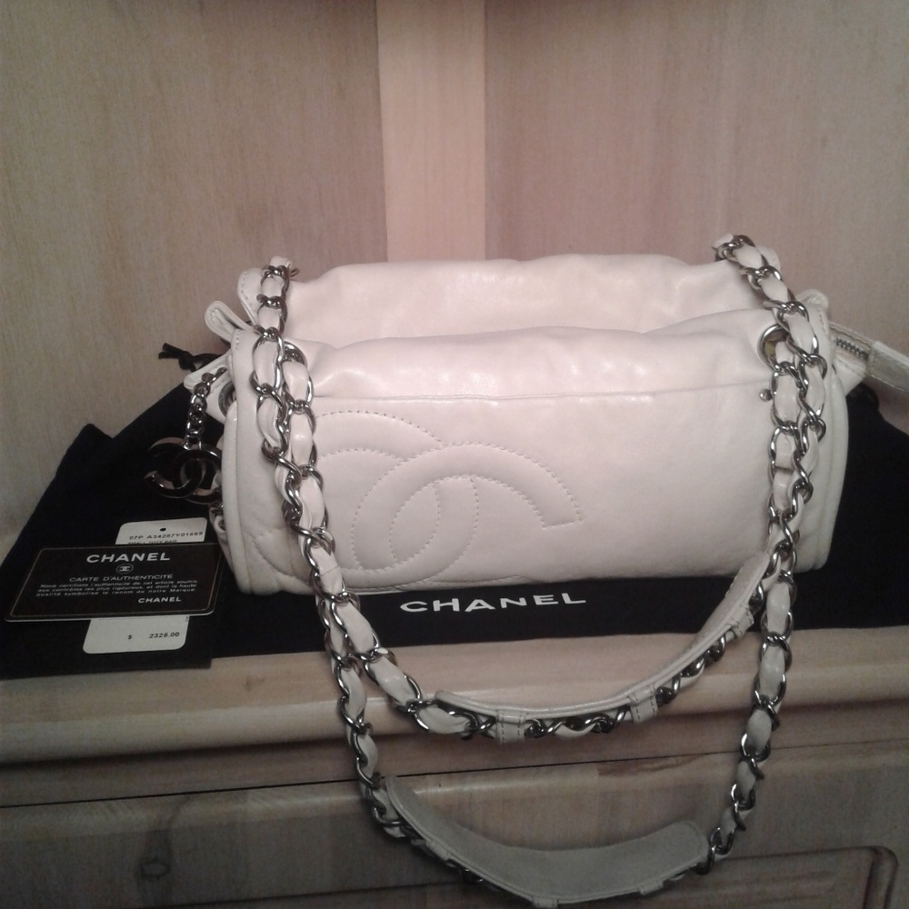 Authentic Chanel CC Leather Logo Chain Purse